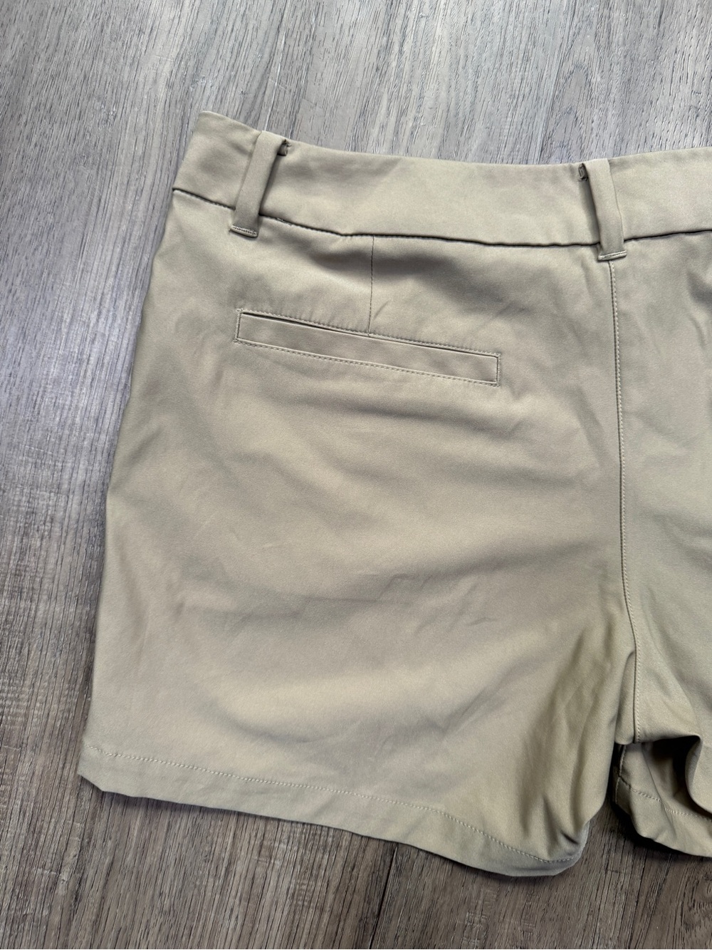 Women's Nike Golf DRI-FIT Beige/Khaki Shorts - Size 10 - Picture 12 of 13